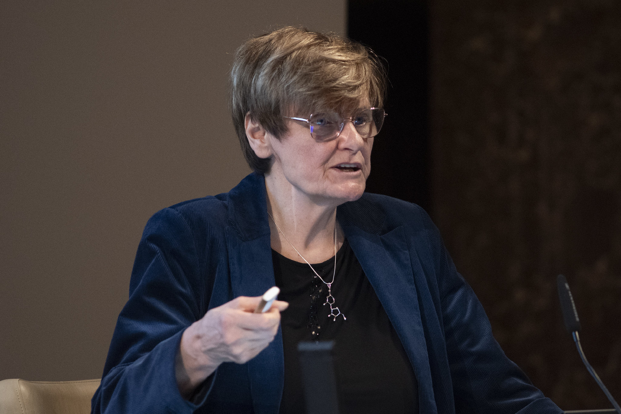 Karikó Katalin üzenete a tudósoknak: Menjenek és beszéljenek arról, amit kutatnak - Videón a Nobel-díjas biokémikus akadémiai előadása